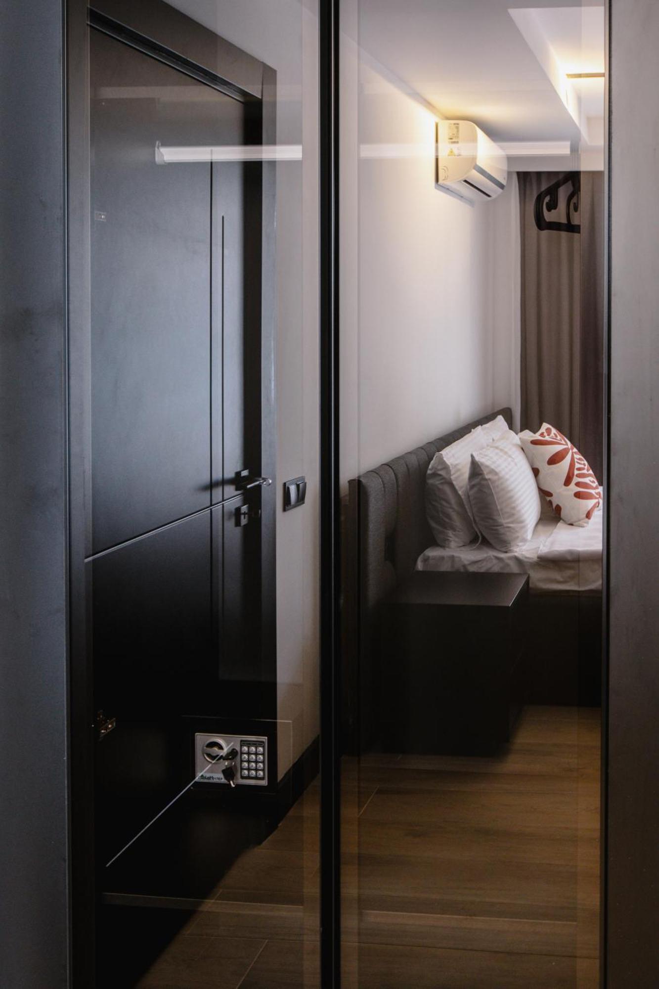 Ella Hotel *